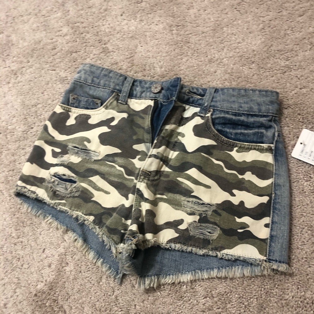 Women’s BDG Denim Army fatigue shorts brand new !